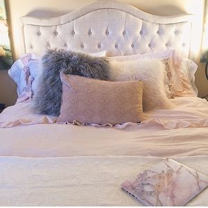 100% cotton blush pink fitted sheet w/ 2 pil cases